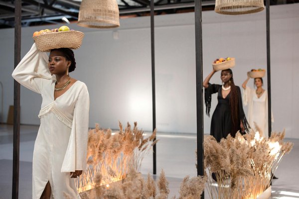 The essential handbook: mastering sunscreen application under makeup for optimal uv defense!